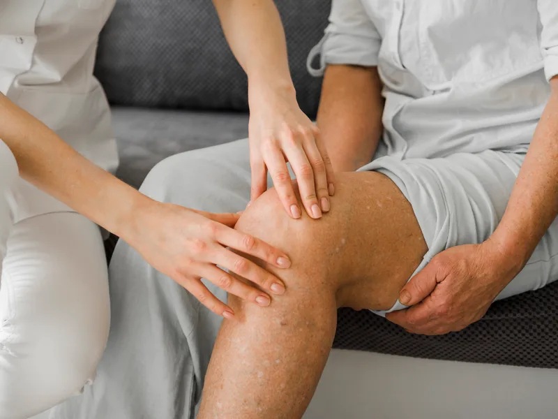 Chiropractic care for knee pain at Complete Chiropractic Sports & Wellness in Durham