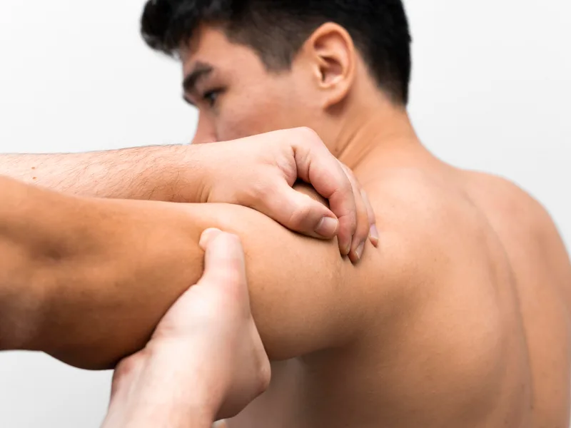 Complete Chiropractic Sports & Wellness treating shoulder pain in Durham